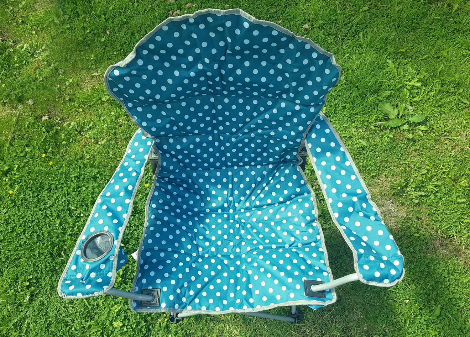 Deluxe polka dot camping chair