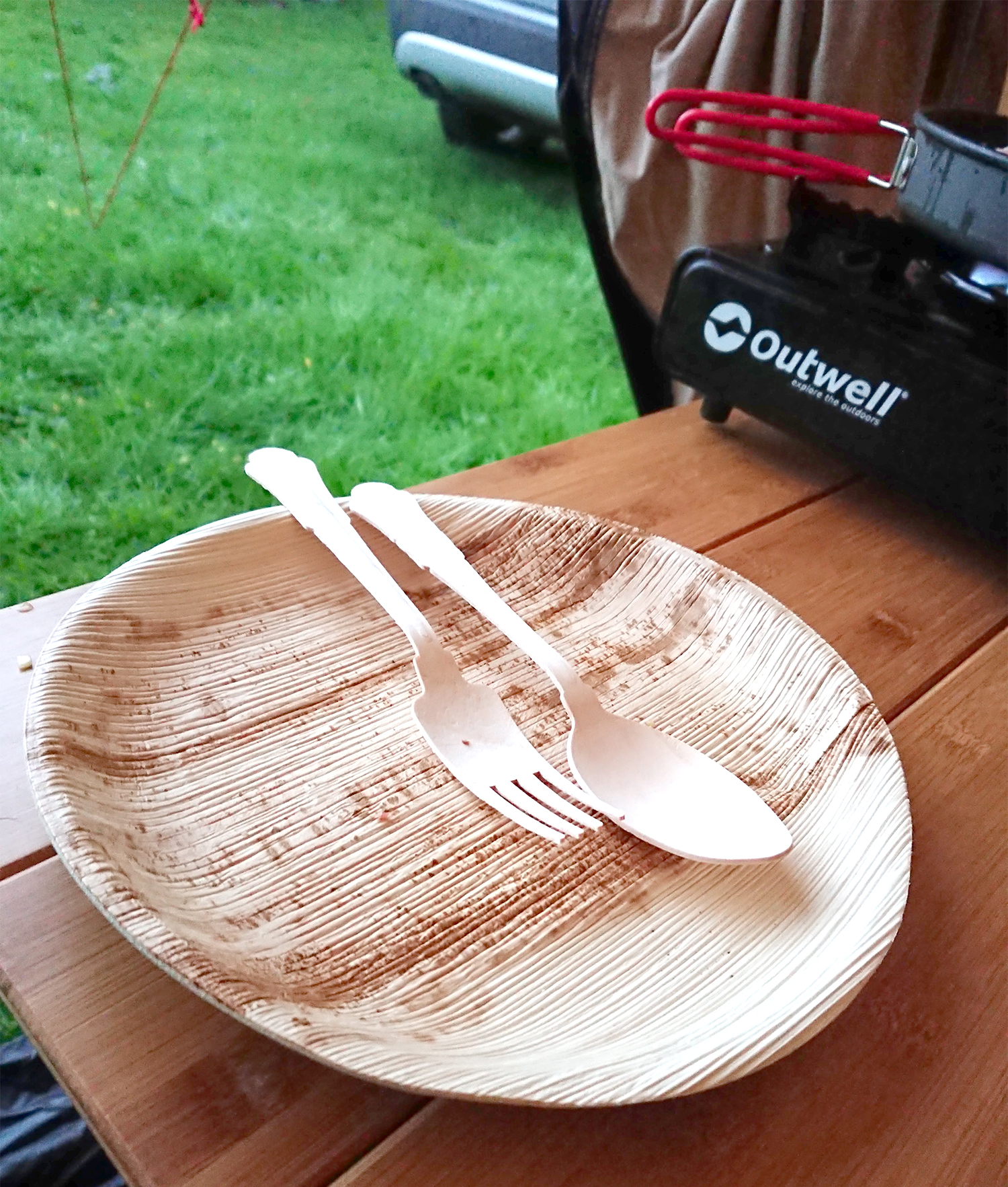 Bamboo camping plates and cutlery