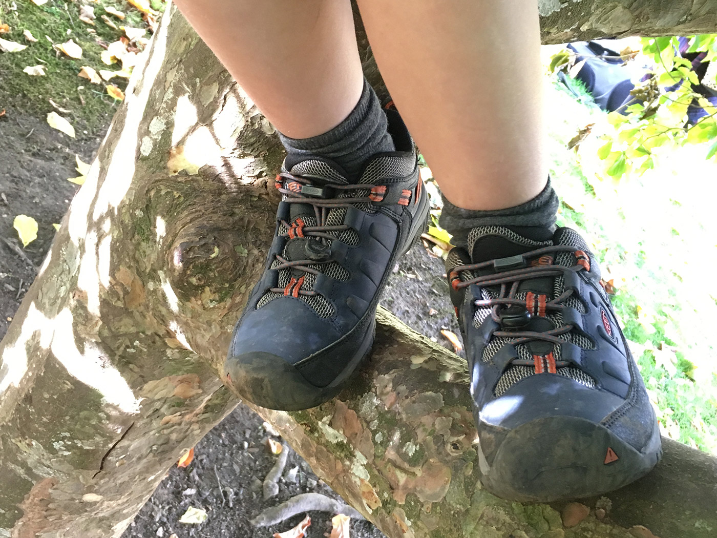 keen low top hiking shoes