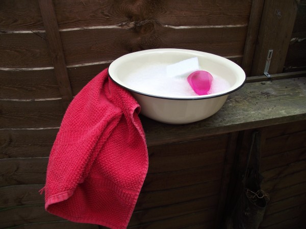 Suse's favourite enamel washing up bowl!