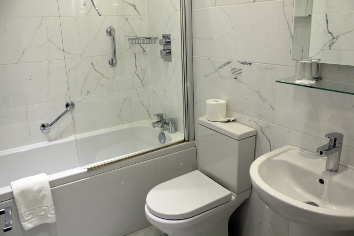 George Hotel Bathroom