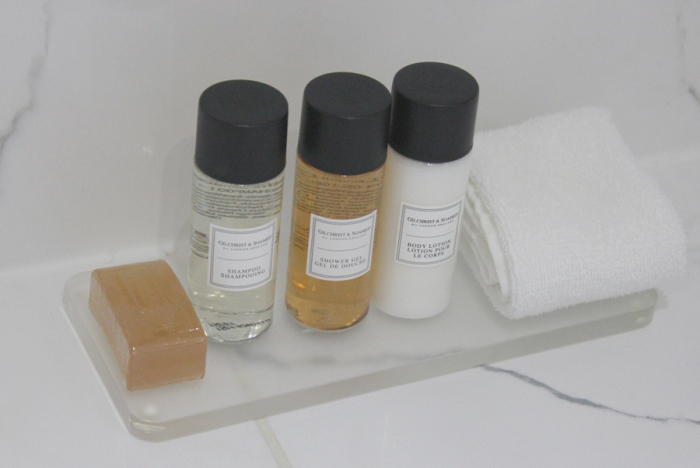 George Hotel Bathroom
