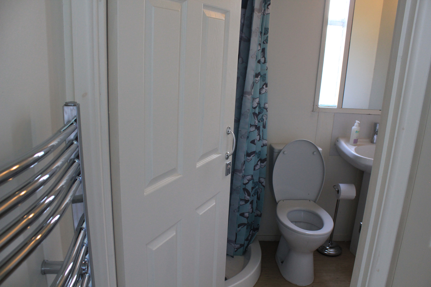 canvas-and-clover-glamping-bathroom