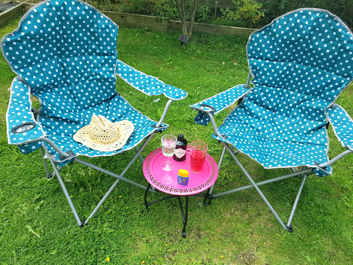 Deluxe polka dot camping chair