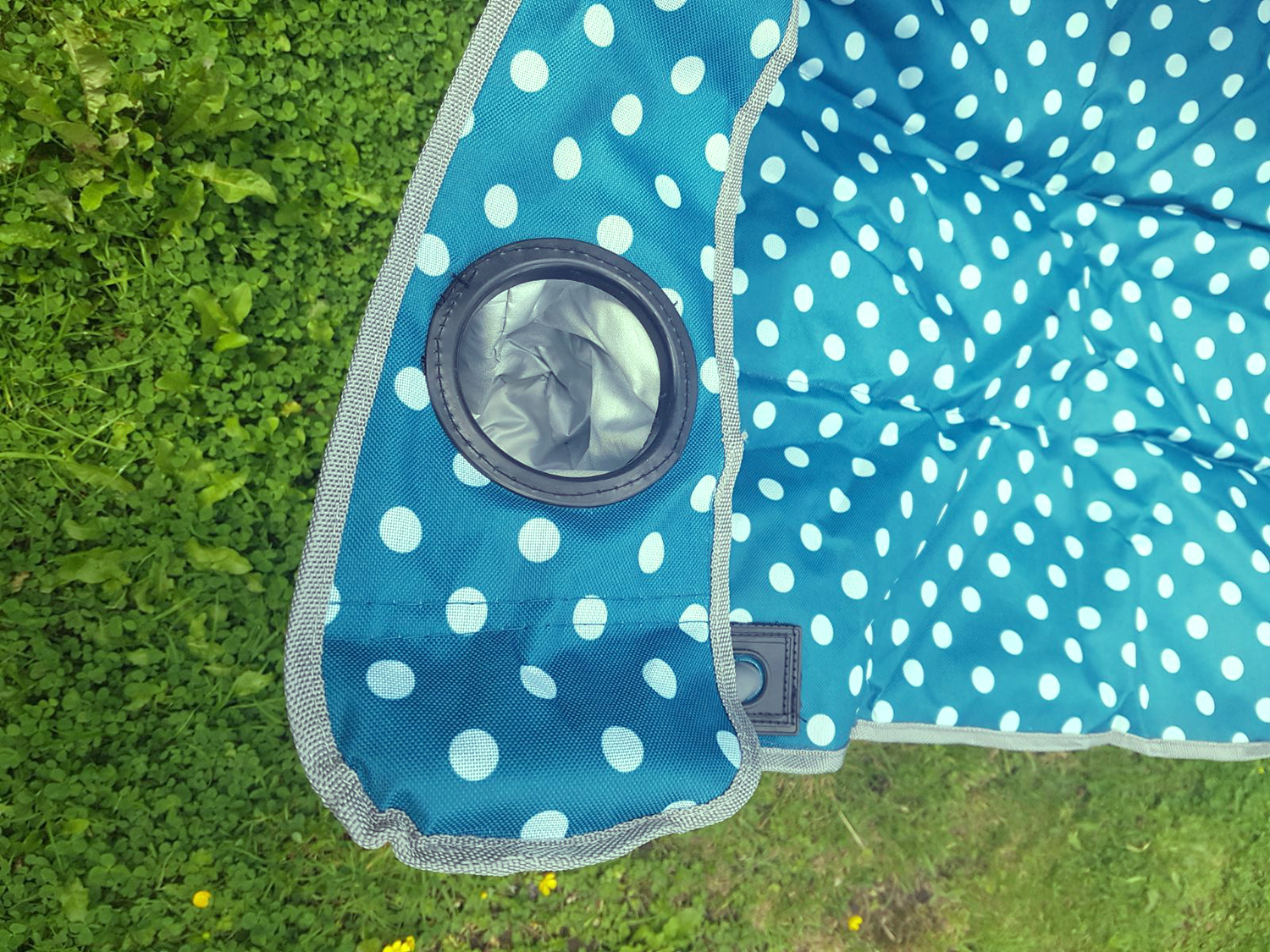 Deluxe polka dot camping chair