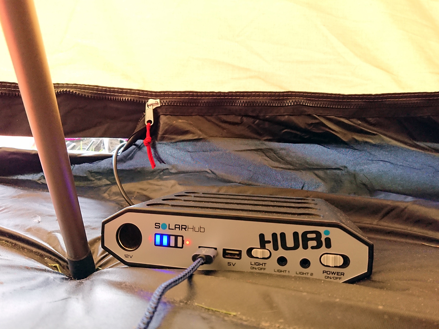 HUBi 10k solar power kit for camping